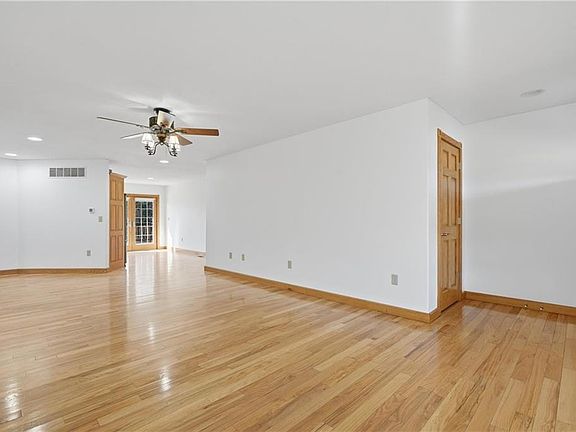 5th image of 2274 Iowa Rd