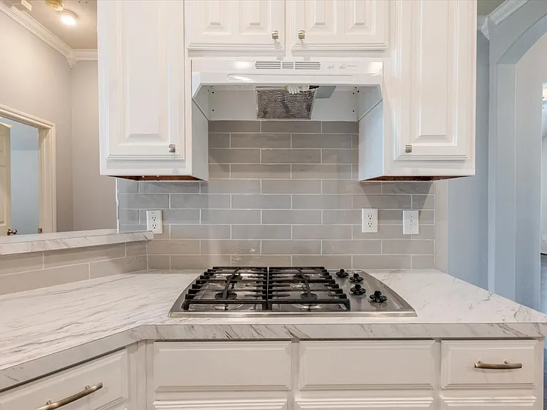 2720 Alpena Dr — Photo 8