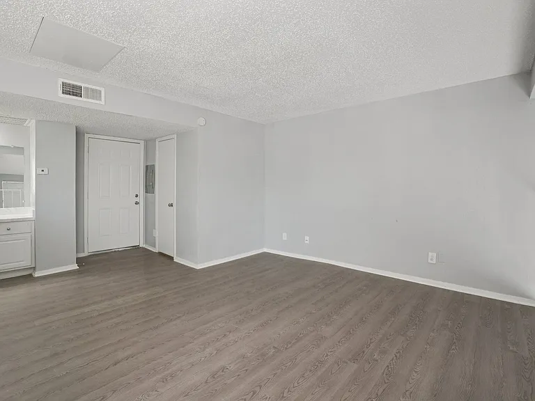 Don't Miss Out Biltmore Homes Leasing Fast — Photo 113