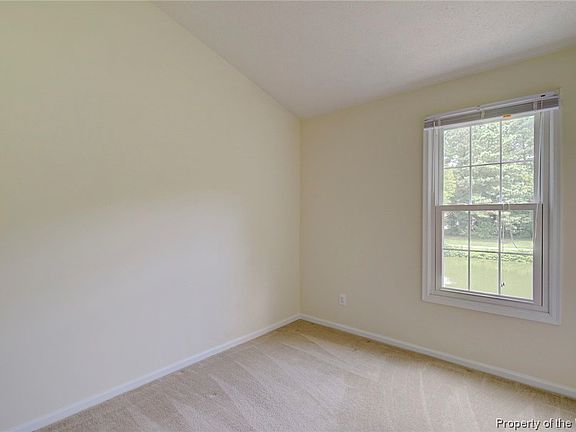 5th image of 123 Sterling Ct