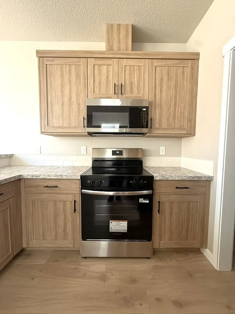 Brand-New 2026 Duplex Spacious 3-Bedroom Home — Photo 4