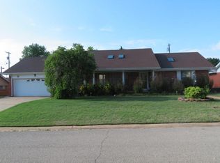 1309 Gholston Ave, Clinton, OK 73601