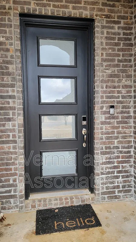3 bed, 2.5 bath, 2390 sqft, $2,595 — Photo 2