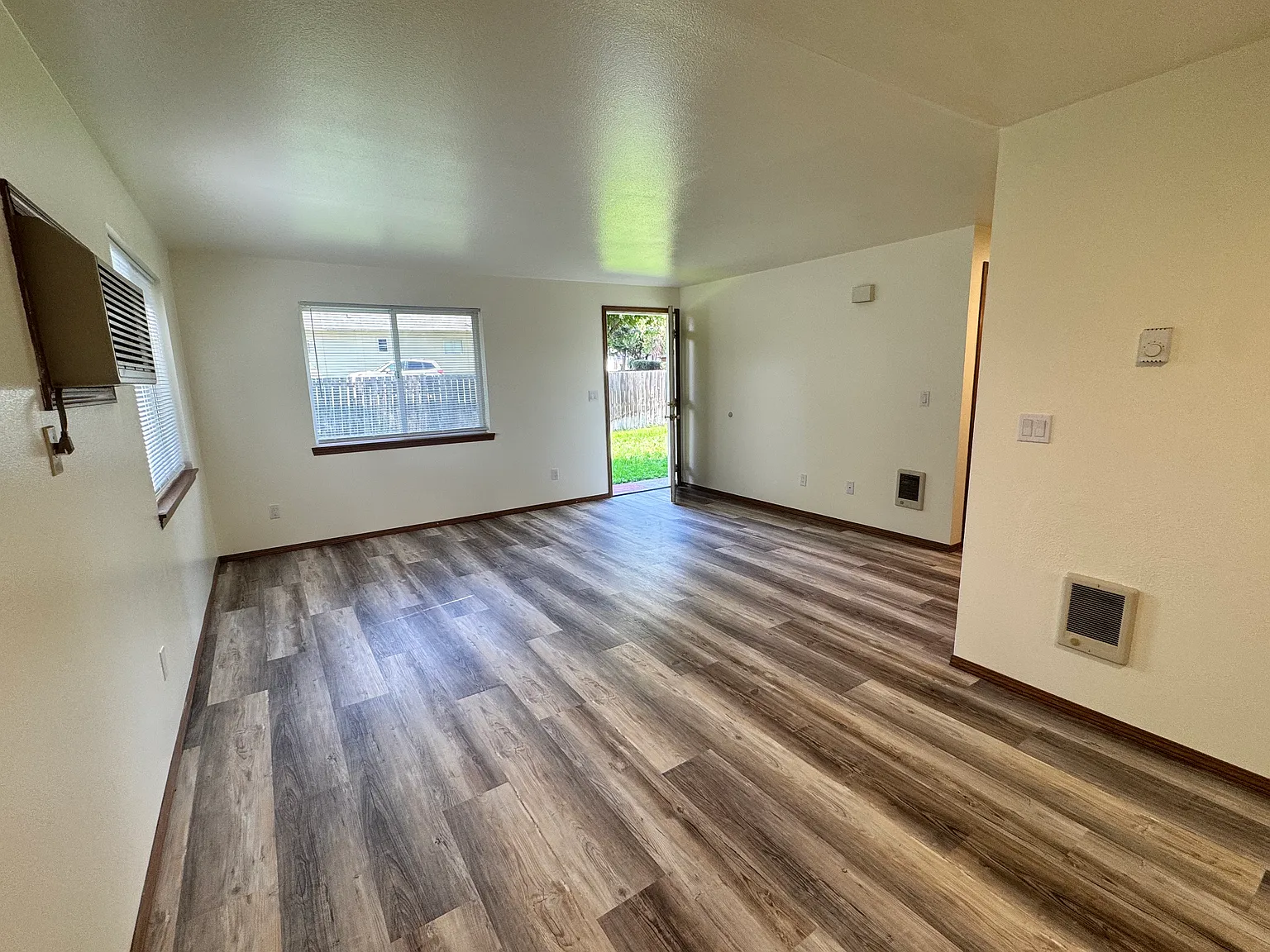 2 bed, 960 sqft, $1,600 — Photo 3