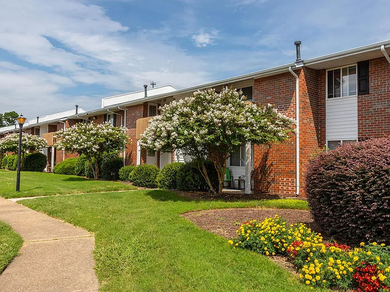 Patriot Pointe Apartments — Photo 19