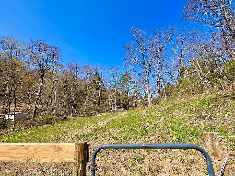 25th image of 587 Point Rd