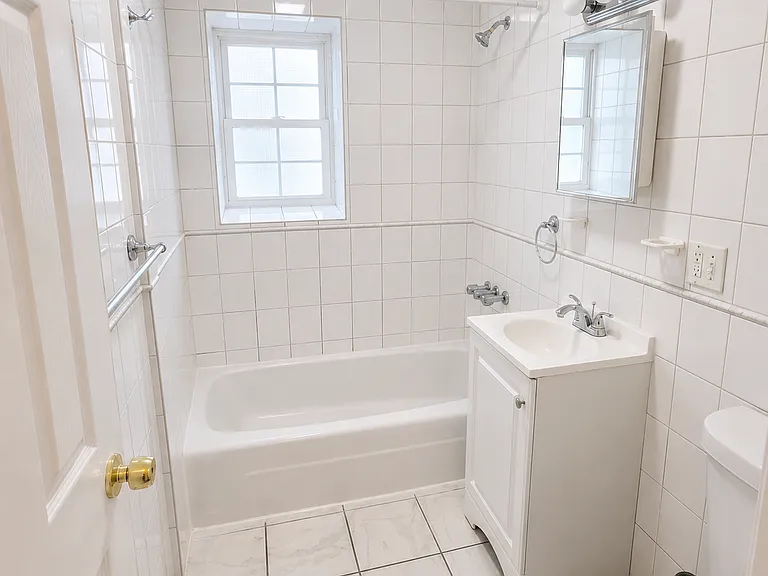 233 Barrow St #1 — Photo 6