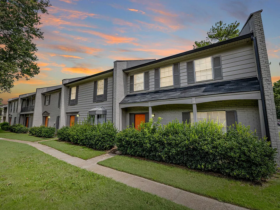 Emerald Square Apartments