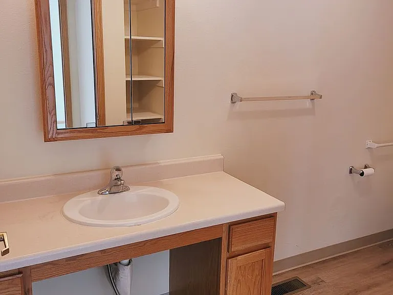 Oak Street Town Homes — Photo 7