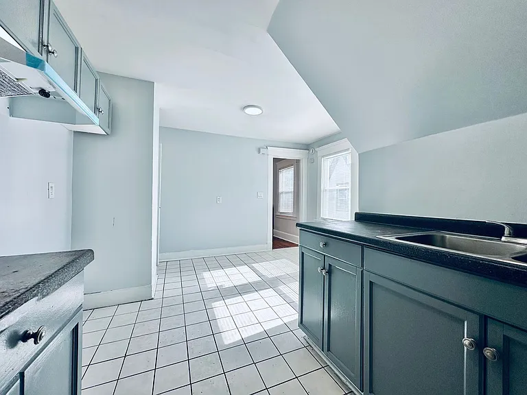 62-64 Sheldon Ter — Photo 11