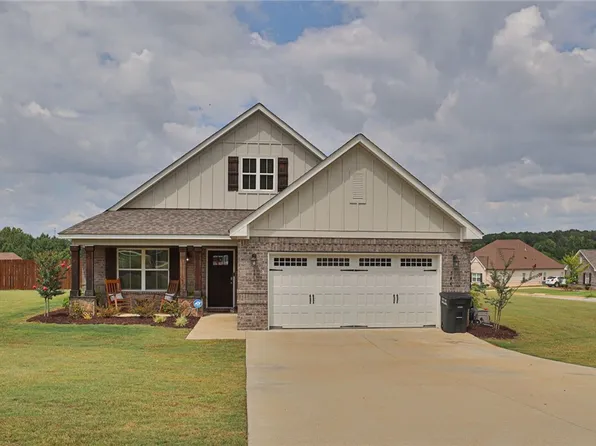 544 Towne Lake Pkwy, Opelika, AL 36804