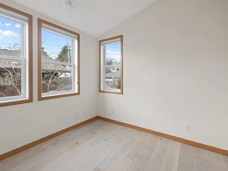 Rear junior bedroom