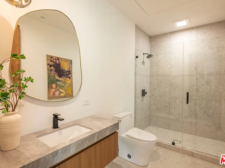 12752 Mulholland Dr — Photo 14