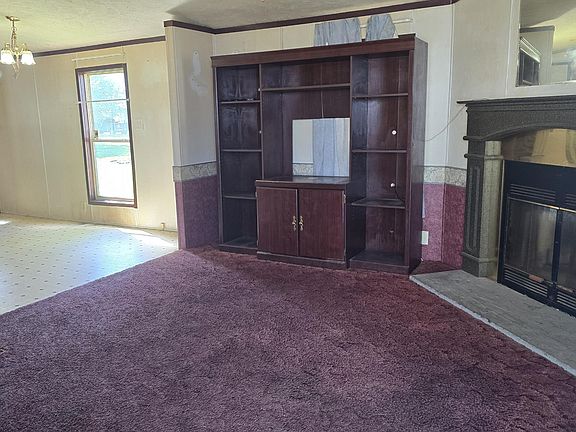 3rd image of 128 Bradford Ave