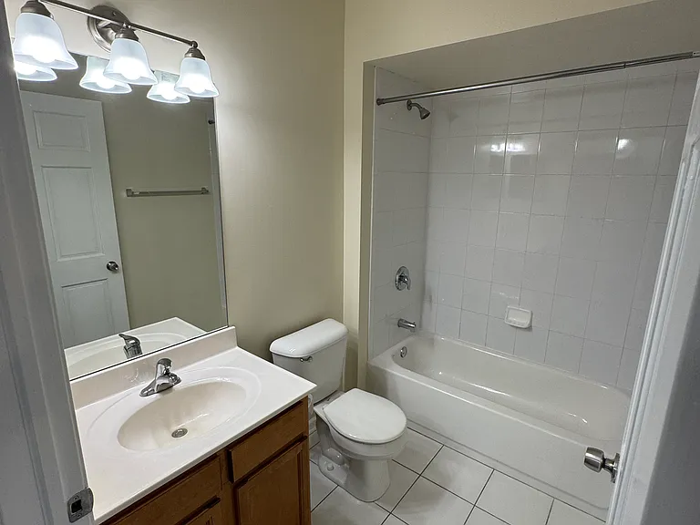 5045 N Northwest Hwy #102 — Photo 3