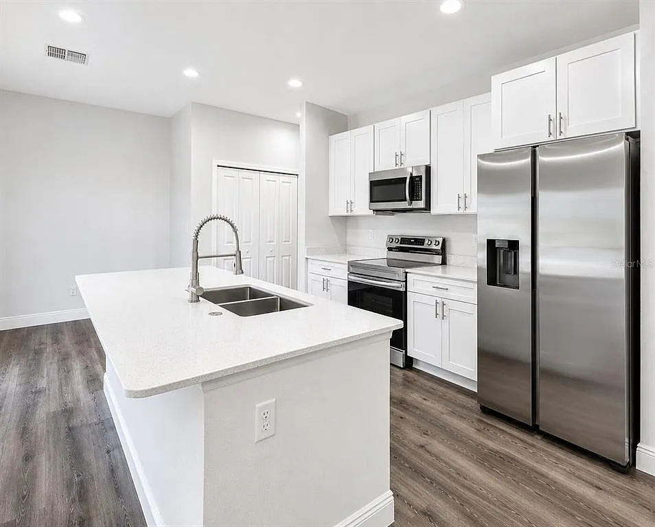 4 bed, 2.0 bath, 1636 sqft, $2,100 — Photo 4