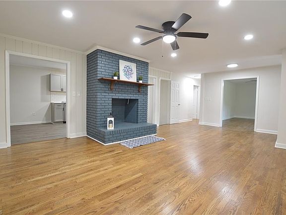 2nd image of 2881 Deerwood Dr