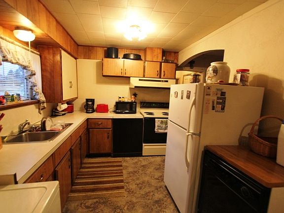 4th image of 921 River St