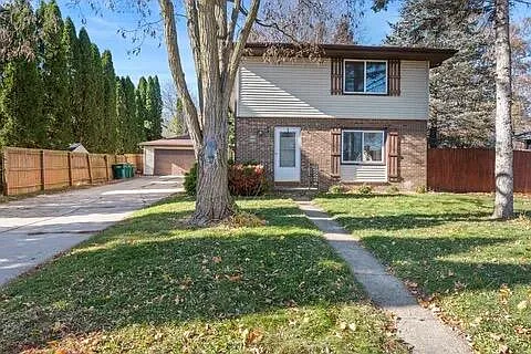 Lovely 3BR Upper!