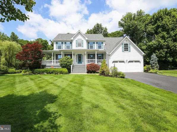 248 Saint Anthonys Dr, Moorestown, NJ 08057