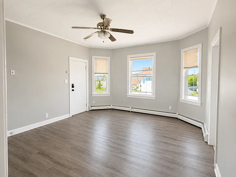 3 Edgemond St #3W — Photo 4