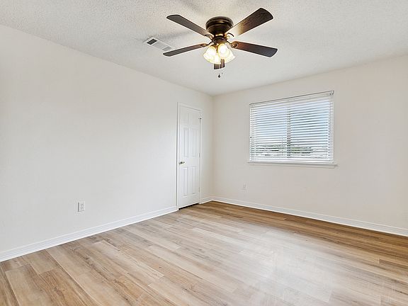 2nd image of 3609 Aspen Dr