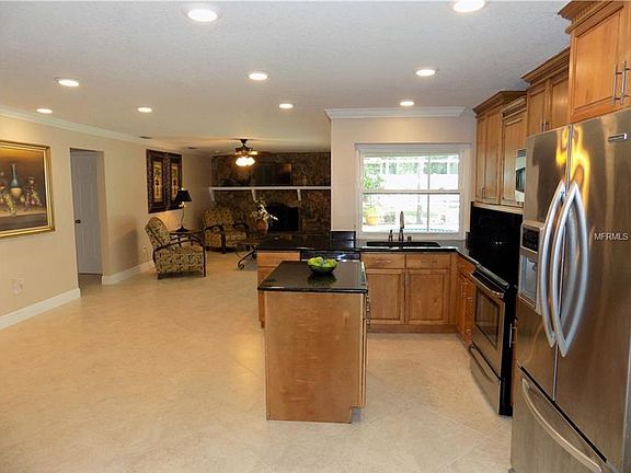 4th image of 842 Winding Oaks Dr