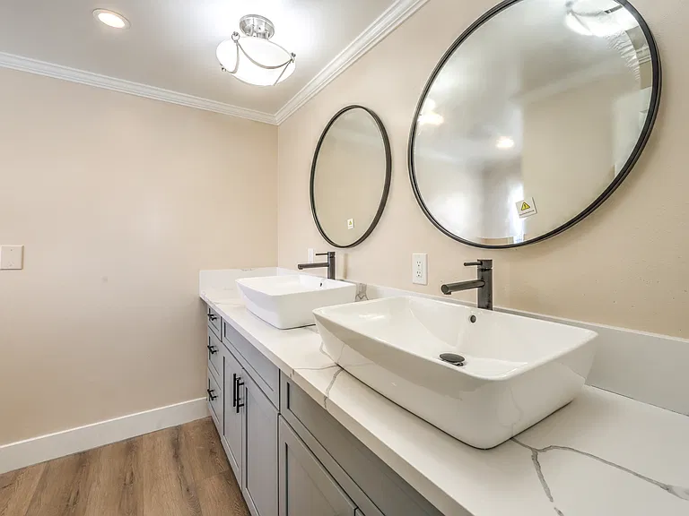 7477 Ullom Dr — Photo 8