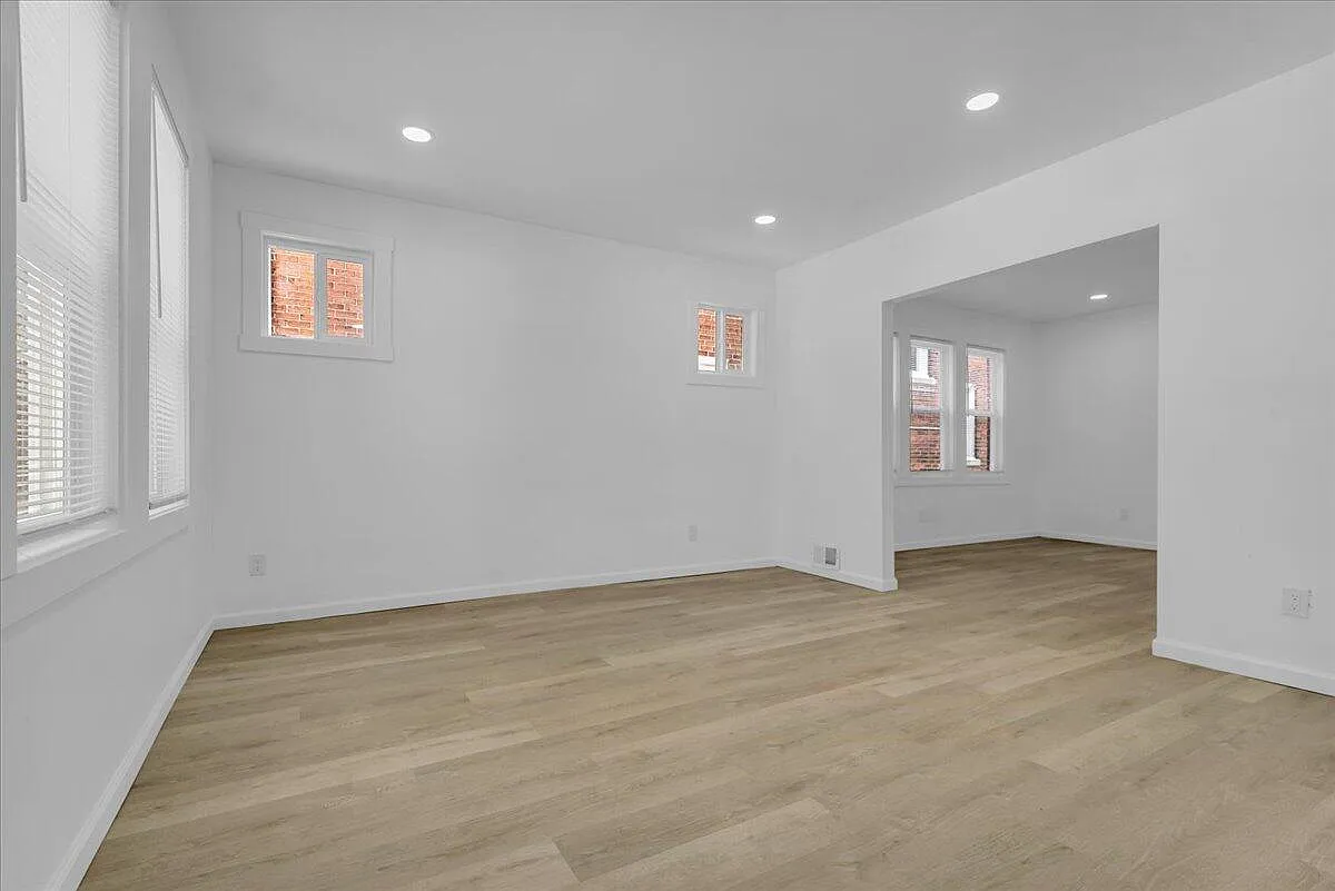 3 bed, 2.5 bath, 2600 sqft, $1,400 — Photo 2
