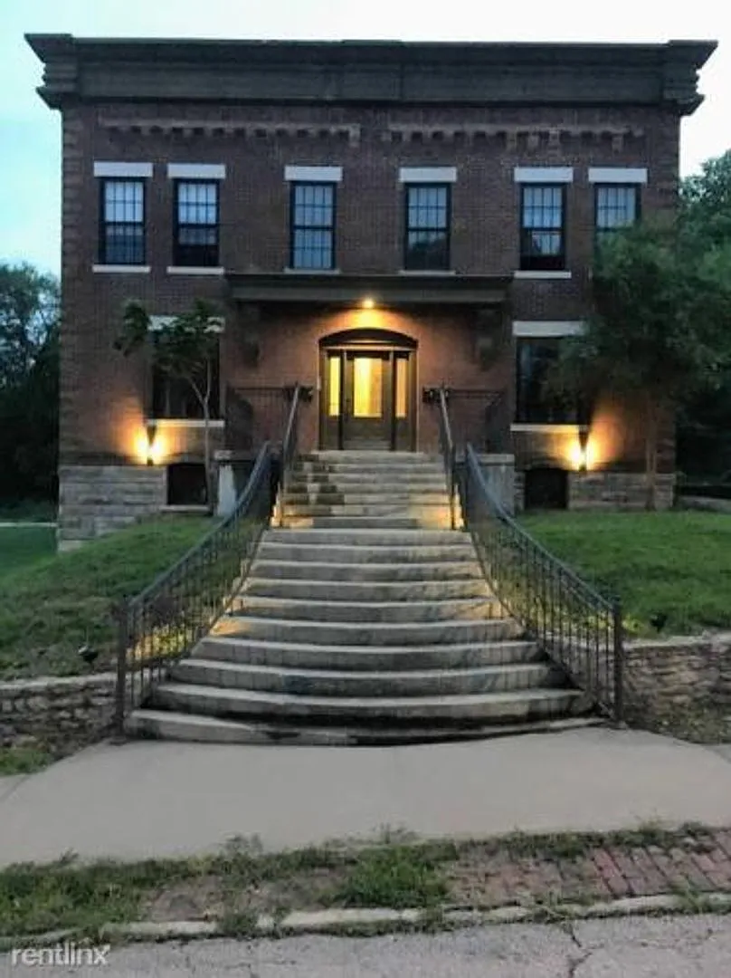 1820 Washington Street — Photo 1