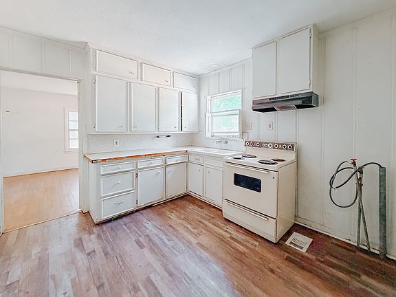 2nd image of 409 S 31st St
