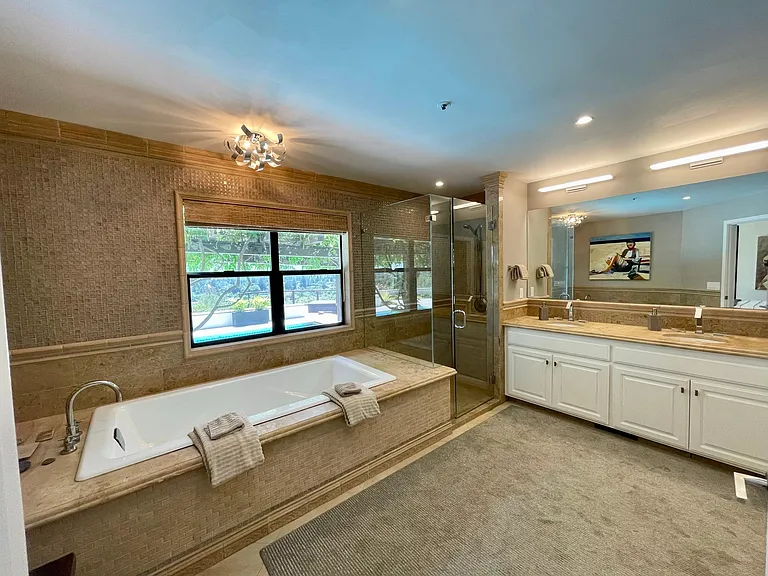 Samantha Ct — Photo 24