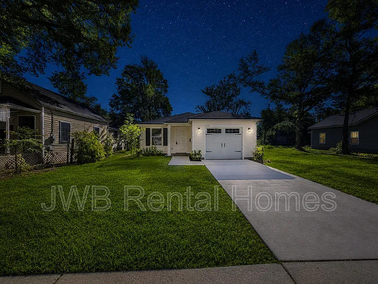 1143 Van Buren St — Photo 11