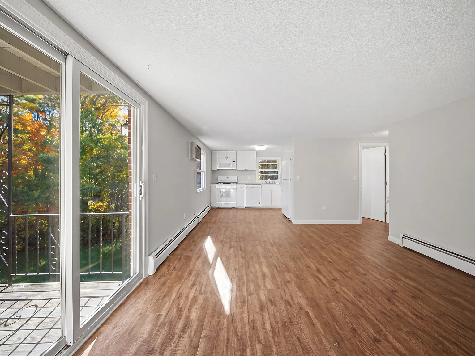 4 Greenleaf Dr — Photo 2