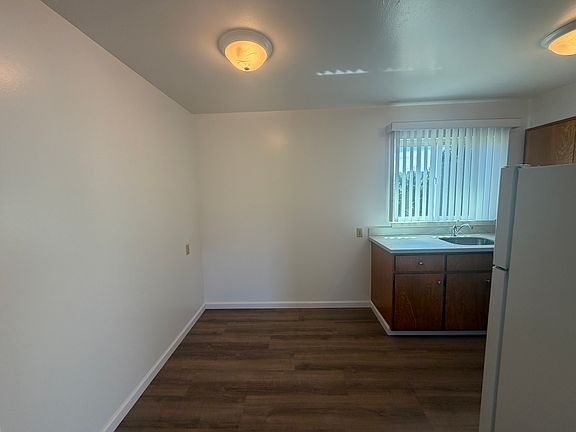3rd image of 863 Commercial Ave #8