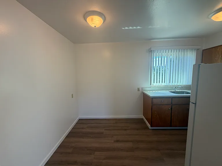 863 Commercial Ave #8 — Photo 3