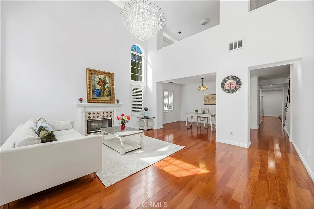 5 bed, 4.5 bath, 3533 sqft, $5,400 — Photo 3