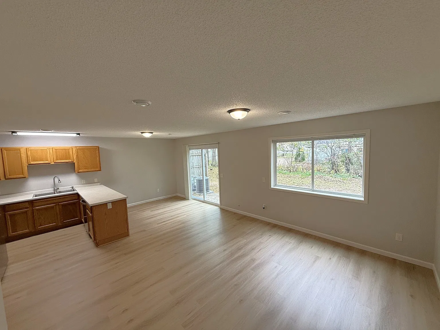 4 bed, 1350 sqft, $1,950 — Photo 4