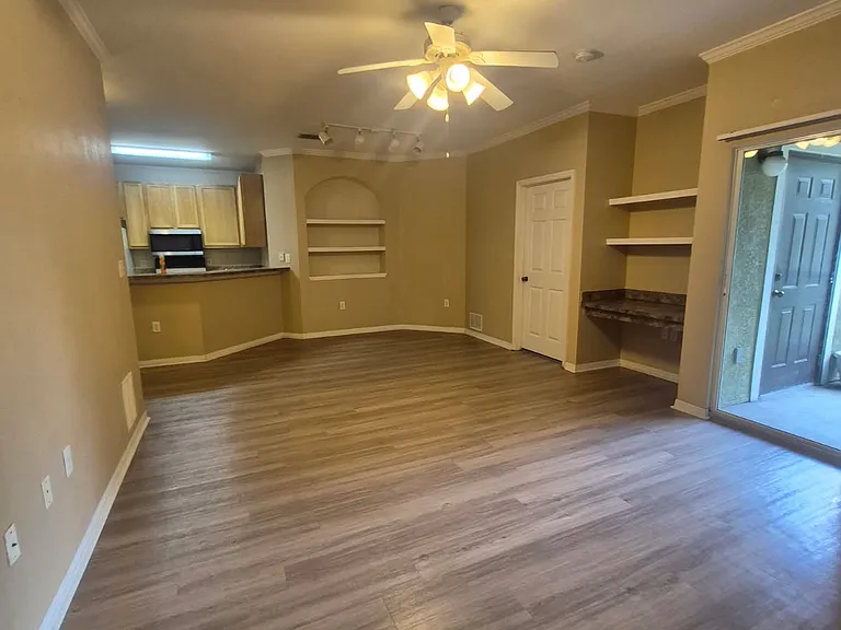 9918 Courtney Palms Blvd #101 — Photo 1
