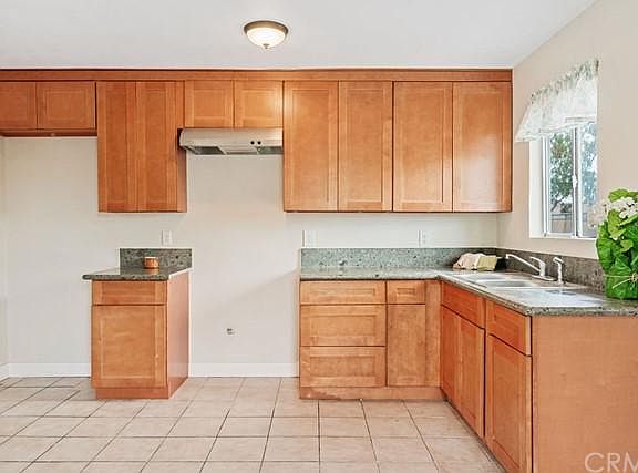 3rd image of 515 W Western Ave