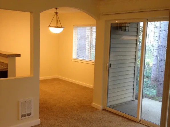 25025 SE Klahanie Blvd #102, Sammamish, WA 98029