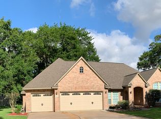 1803 Whitetail Ln, Lake Jackson, TX 77566