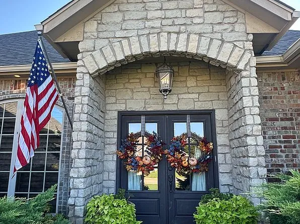 1909 Cobblestone Dr, Shawnee, OK 74804