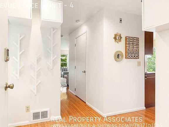 2nd image of 1000 Bellevue Pl E APT 4