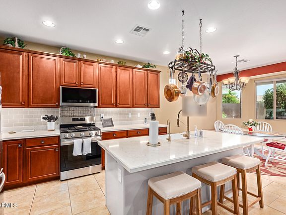 4th image of 41899 W ELLINGTON Lane