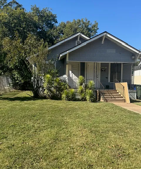 2121 Lyle Ave — Photo 1