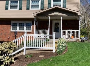 328 Holiday Park Dr, Pittsburgh, PA