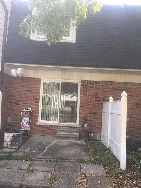 2 bed, 1.5 bath, 1025 sqft, $1,495 — Photo 3