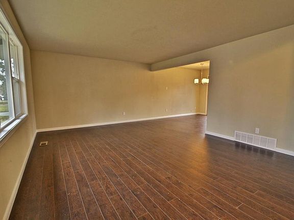 4th image of 1517 E Davis Ave