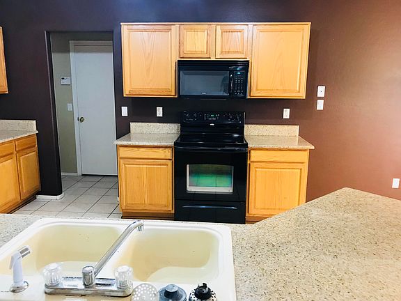 4th image of 8822 N 69th Dr